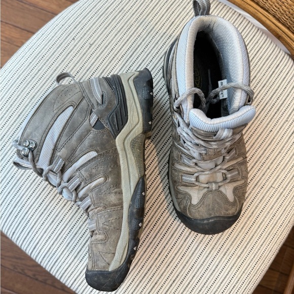 Keen Women’s Gypsum Gray Hiking Boots - Picture 4 of 7